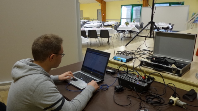 Antoine en plein repérage des musiques ...